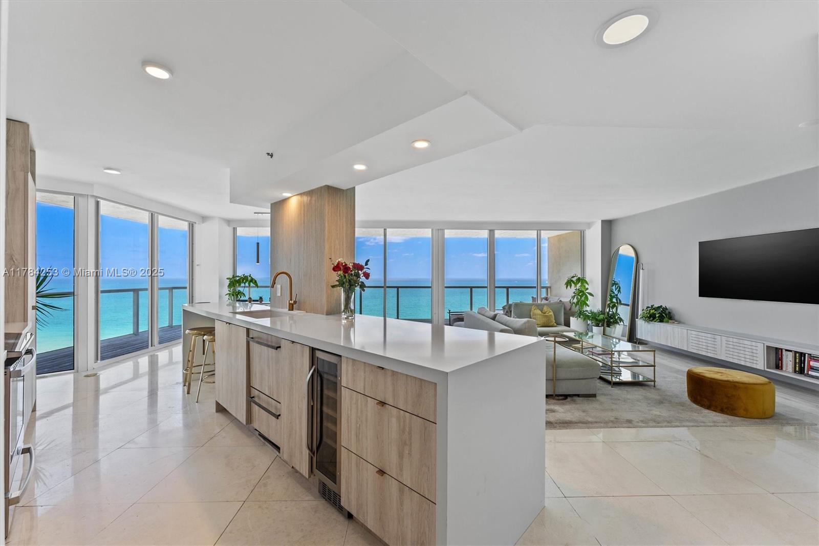 7330 Ocean Ter 20-B, Miami Beach, Miami-Dade County, Florida - 2 Bedrooms  
2 Bathrooms - 