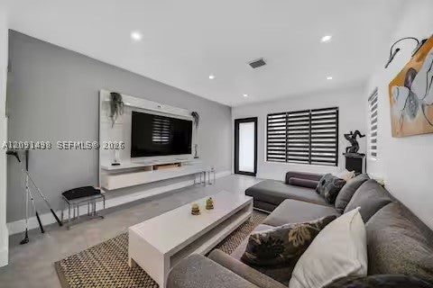315 NW 40th St