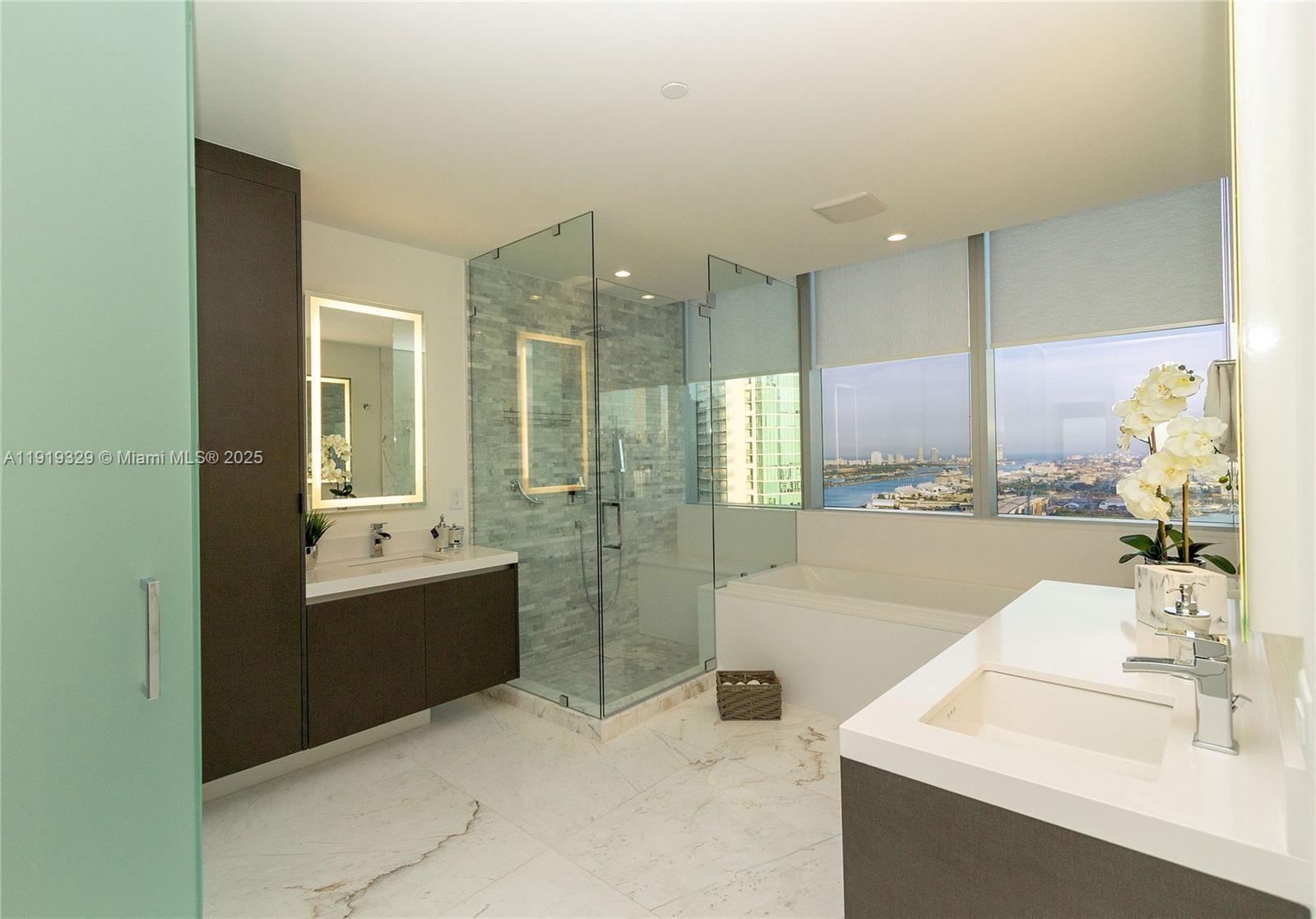 PARAMOUNT MIAMI WORLDCENT - Residential