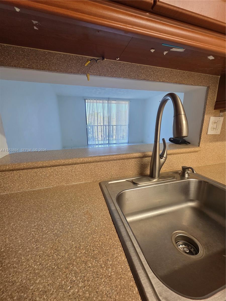 HORIZONS WEST CONDO #5 - Residential Lease