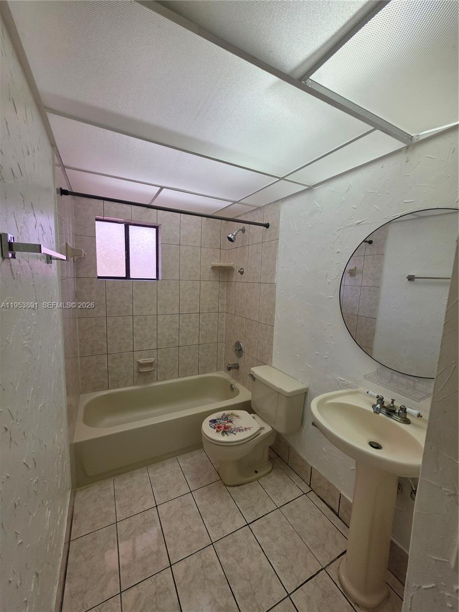 HORIZONS WEST CONDO #5 - Residential Lease