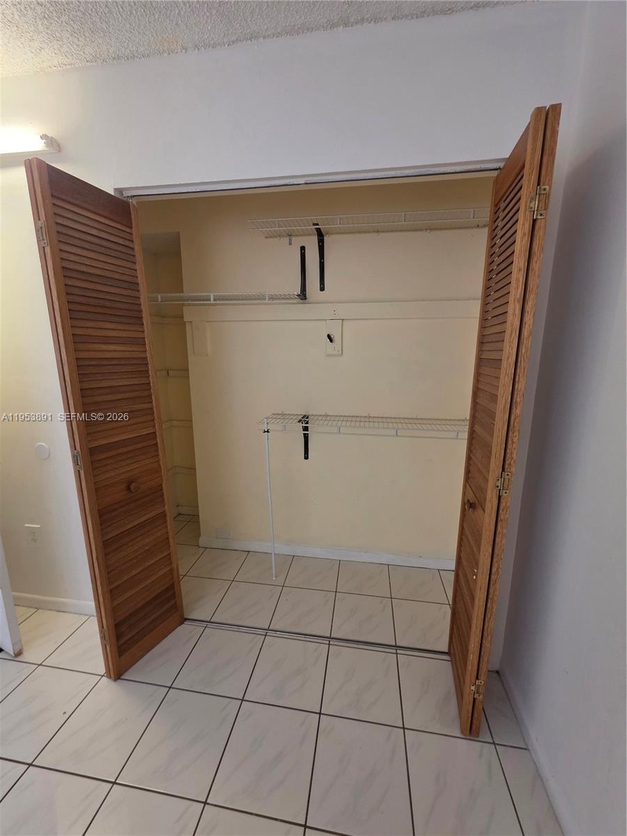 HORIZONS WEST CONDO #5 - Residential Lease