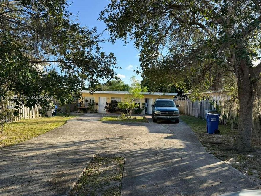 Well-maintained income-producing duplex in a convenient Pompano Beach location close to major roads, shopping, and the beach. The exterior has been freshly painted and the property is in good condition with solid curb appeal.
Unit 1 has a long-term tenant, has not been remodeled, and is rented at $950/month, offering steady income.
Unit 2 has been recently remodeled and is rented at $1,650/month, providing strong market-rate returns.
Great opportunity for investors looking for reliable cash flow in a desirable, accessible area.