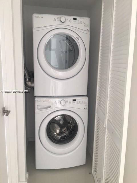 5252 PASEO CONDO - Residential Lease