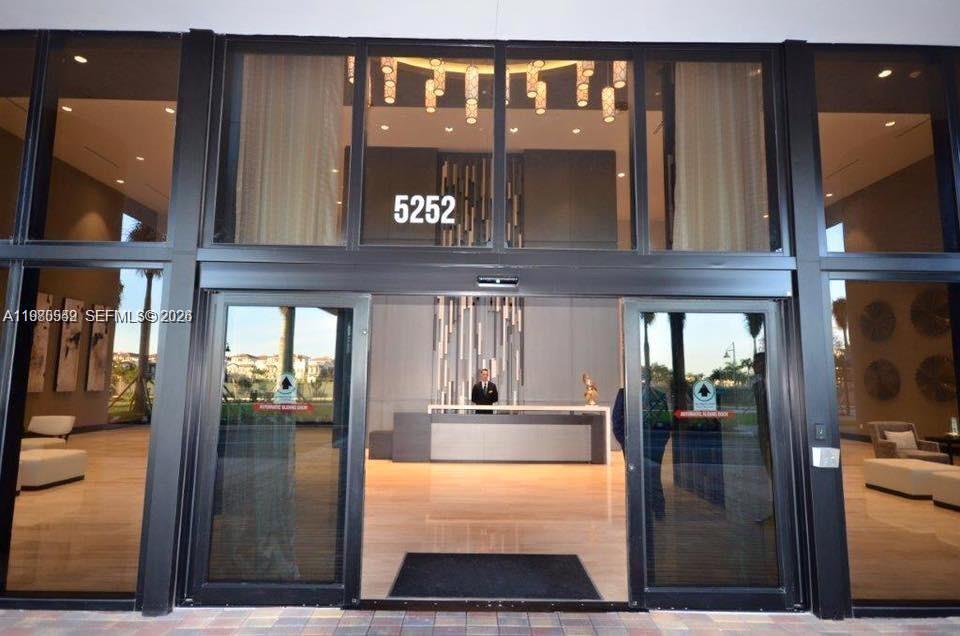 5252 PASEO CONDO - Residential Lease