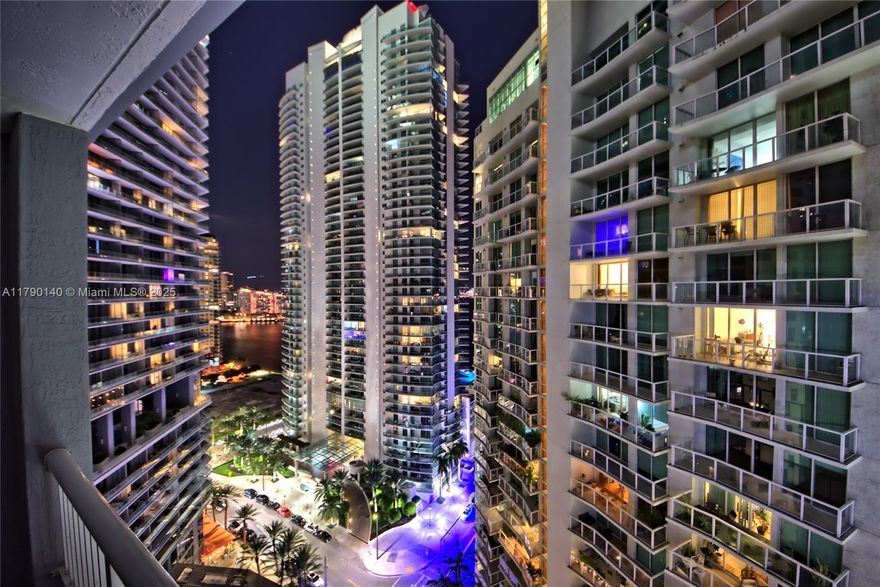 GREAT MODERN FULLY FURNISHED UNIT WITH GREAT OCEAN VIEW AND EQUIPPED RENTAL MINIUM 30 DAYS SHORT TERM $145.00 PER DAY ALL UTILITIES INCLUDED & LONG-TERM AVAILABLE CONDO IN THE HEART OF BRICKELL. 1/1 WITH OVERSIZED BALCONY WITH OCEAN VIEW. WOOD AND CERAMIC FLOOR. WASHER AND DRYER IN UNIT. UDDATED KITCHEN FUNCTIONAL. NICE LAYOUT. AMENITIES CONDO WITH NEW POOL, GYM, SAUNA AND CLUBHOUSE. WALKING DISTANCE TO BRICKELL RESTAURANTS, BRICKELL CITY CENTRE, MARY BRICKELL VILLAGE, PUBLIX SUPERMARKET, MIAMI METRO MOVER AND MORE. RENT INCLUDES INTERNET, WATER, SEWER, WASTE, 1 ASSIGNED PARKING. GUEST OR EXTRA PARKING SPACE FOR ONLY $5.00 PER DAY. EASY TO SHOW