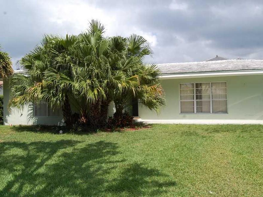 Wonderful 3 bedroom 2 bathroom home located on sought after Heather Ln. Large living areas and natural light are hallmarks of this charming island home. Spacious kitchen overlooking tropical pool/patio, family room, garage.  Walk to park, schools, beach.
