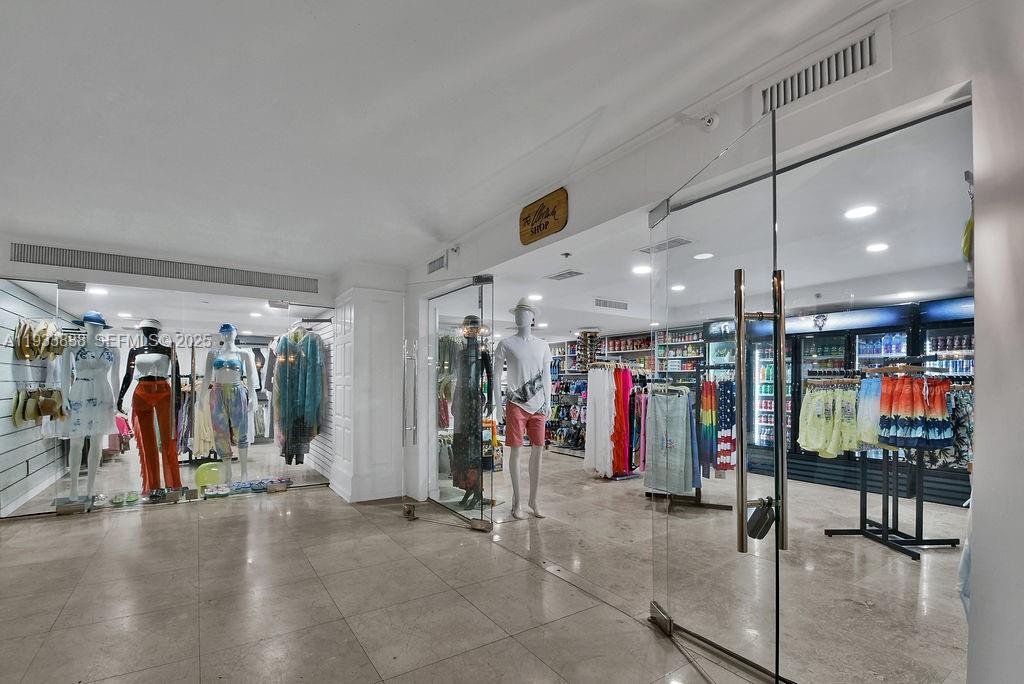 THE ALEXANDER CONDO - Residential