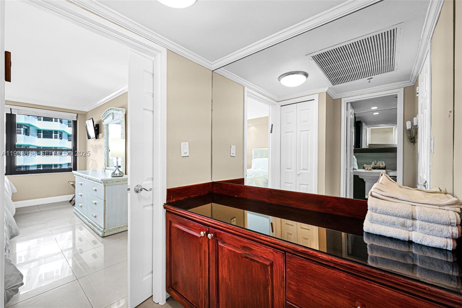 THE ALEXANDER CONDO - Residential