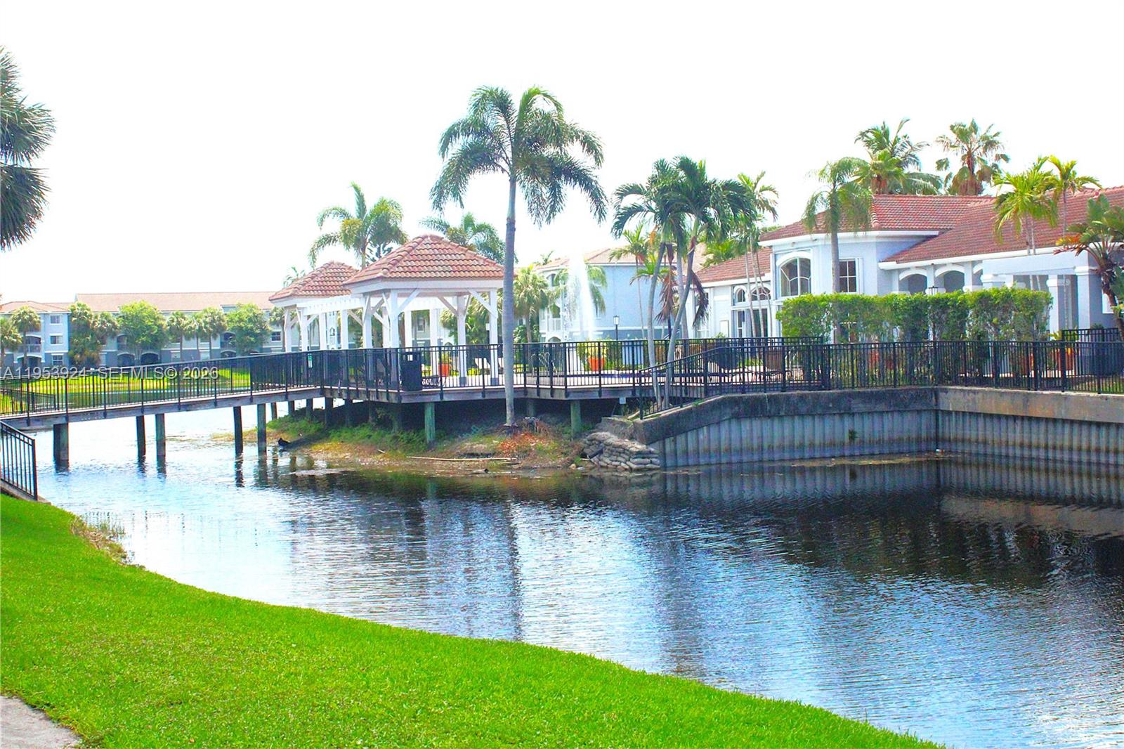 LA VIA CONDO - Residential