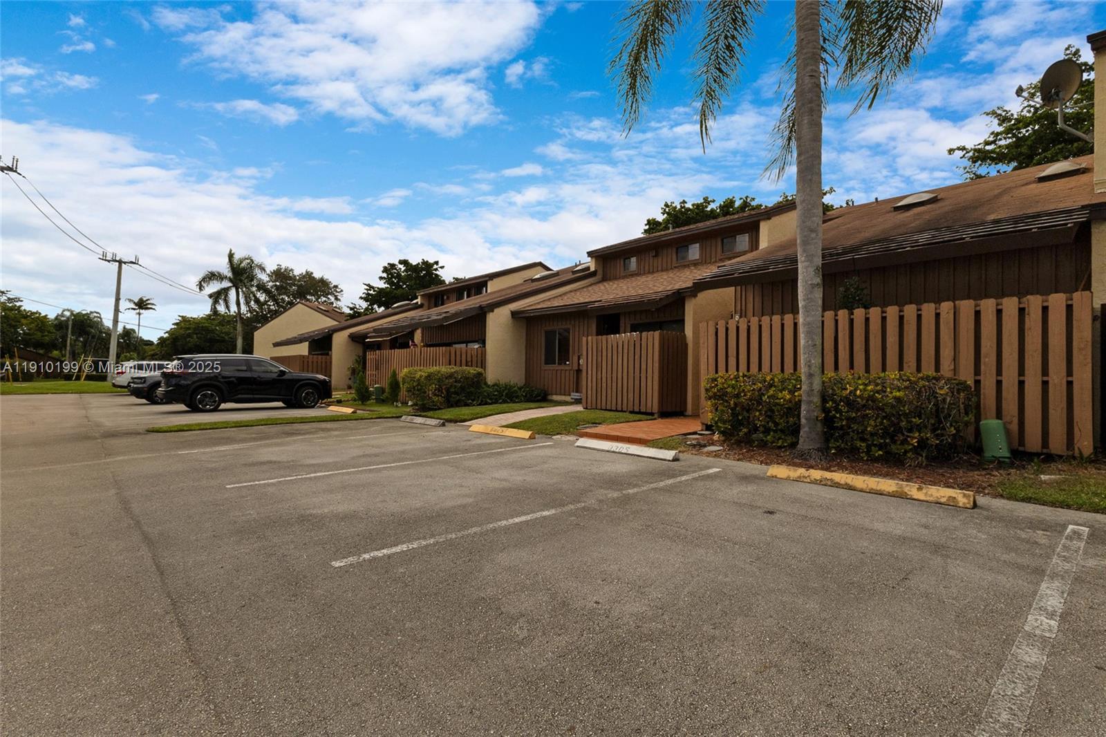 PINE ISLAND LAKES TOWNHOM - Residential Lease