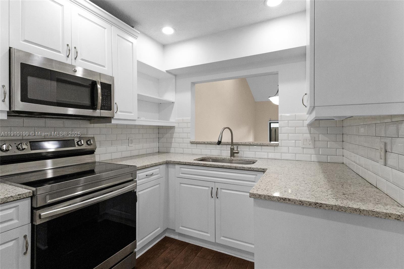 PINE ISLAND LAKES TOWNHOM - Residential Lease