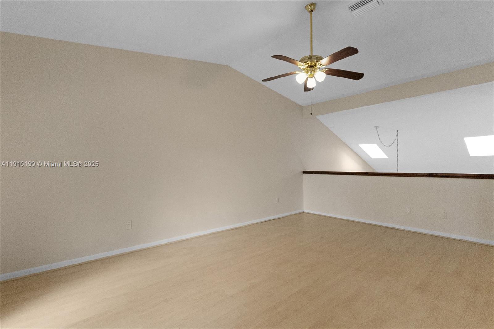 PINE ISLAND LAKES TOWNHOM - Residential Lease