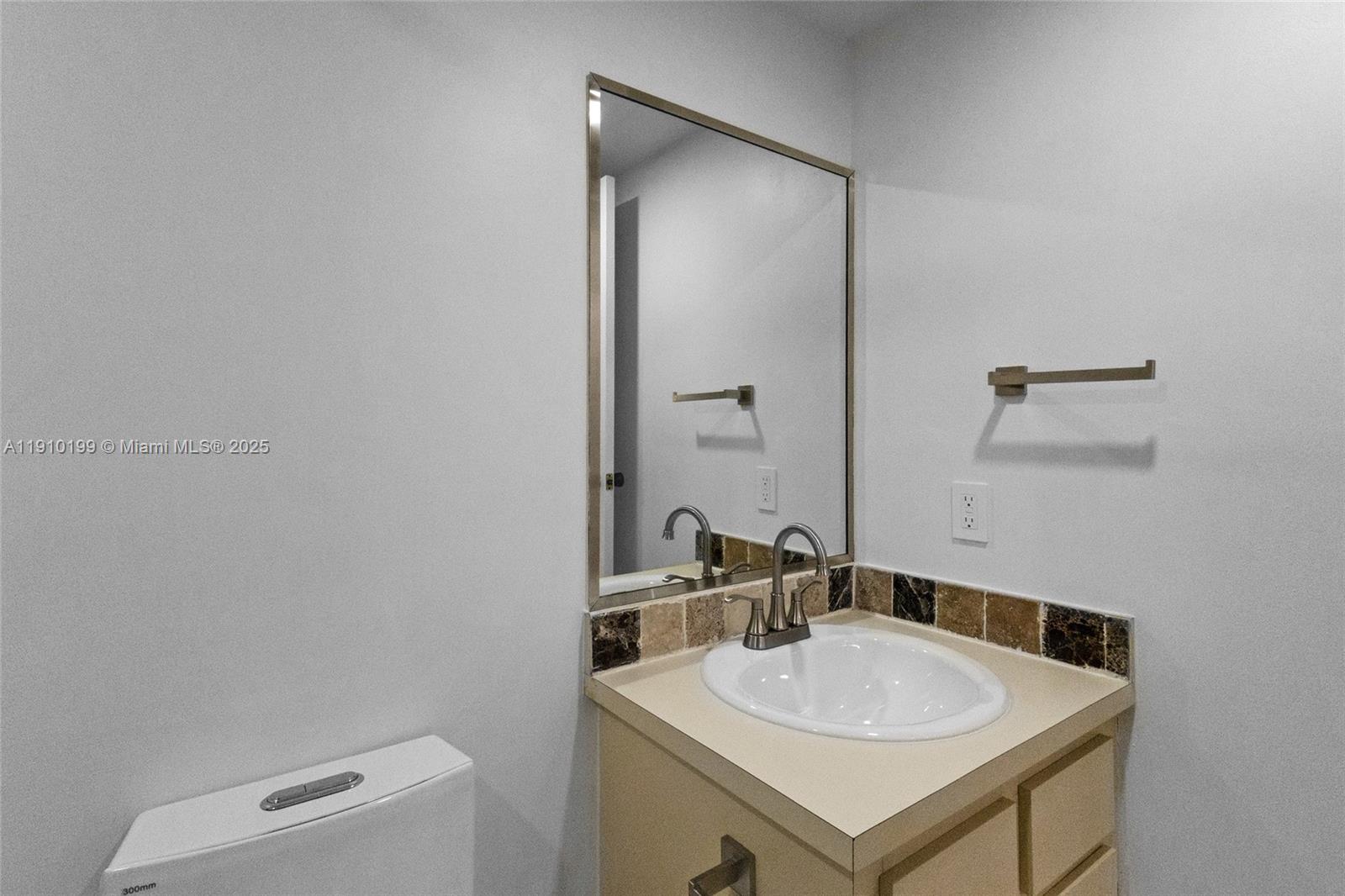 PINE ISLAND LAKES TOWNHOM - Residential Lease