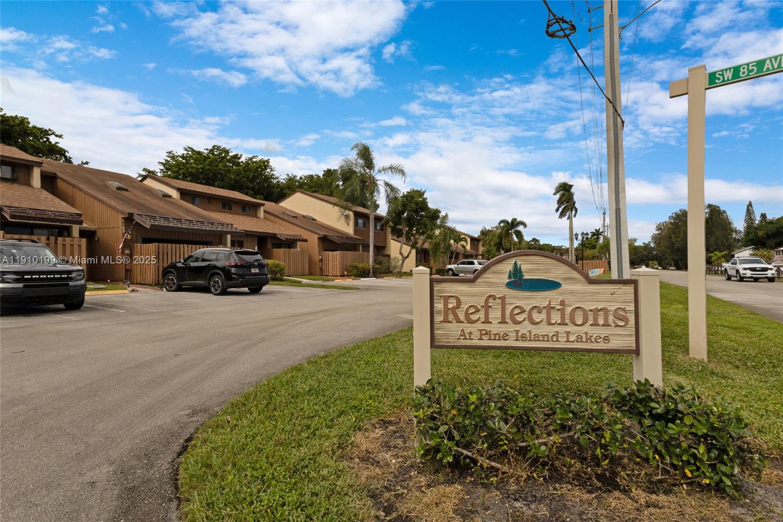 PINE ISLAND LAKES TOWNHOM - Residential Lease