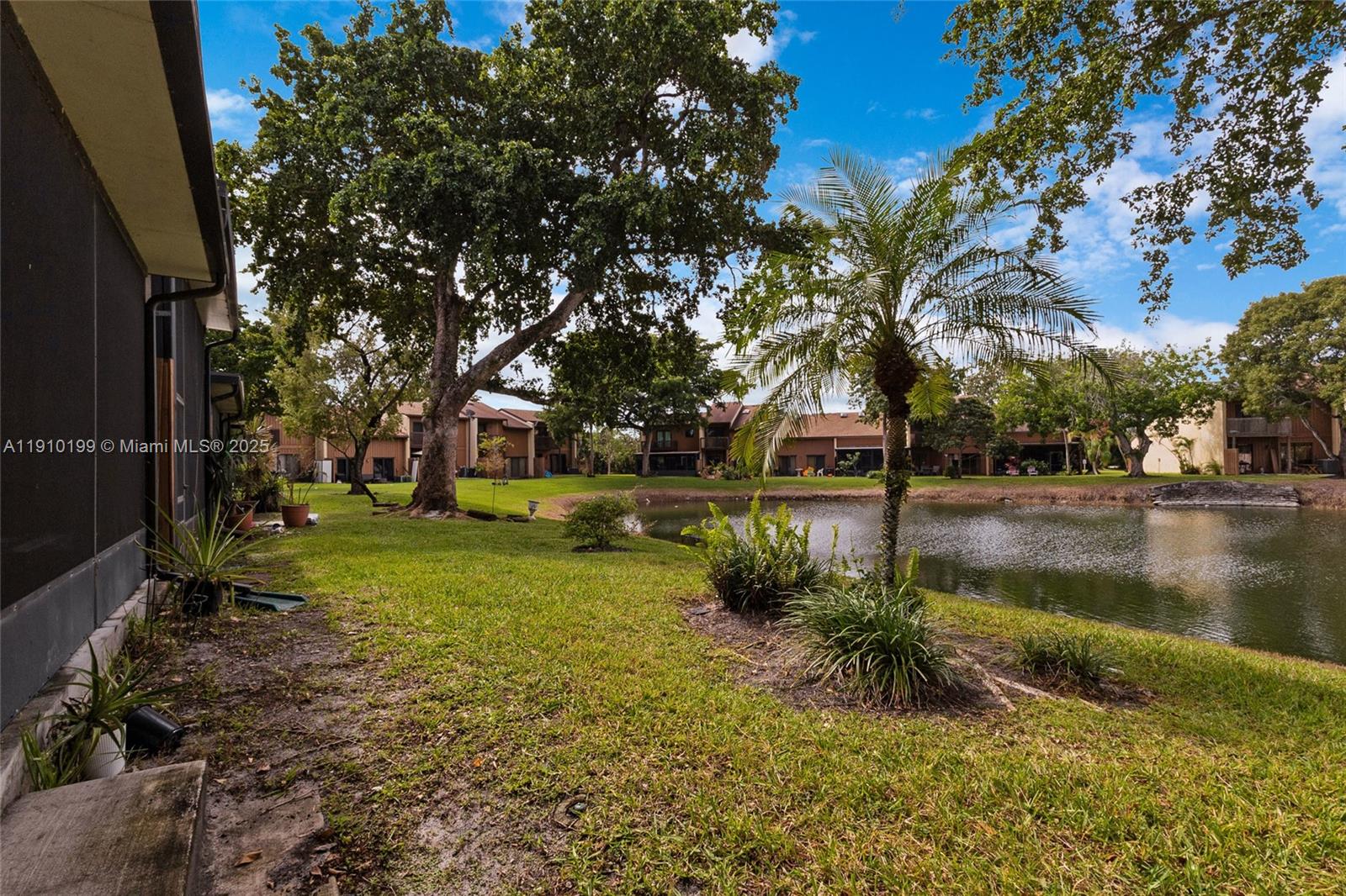 PINE ISLAND LAKES TOWNHOM - Residential Lease