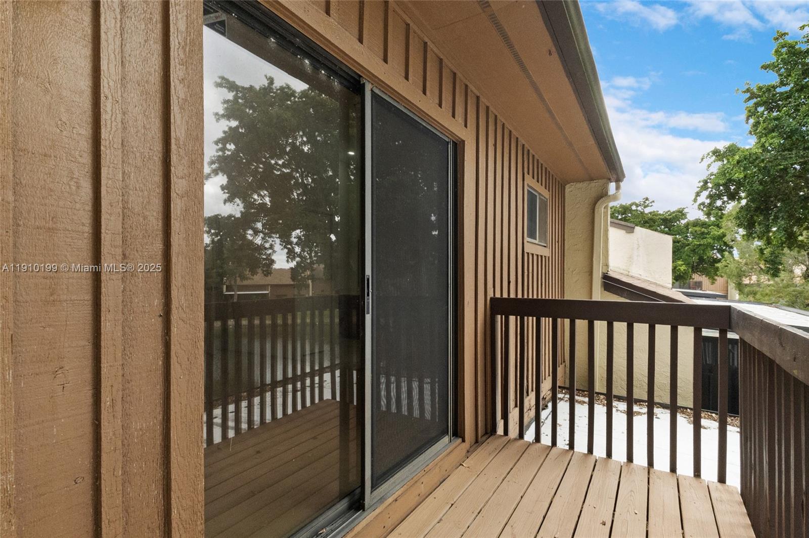 PINE ISLAND LAKES TOWNHOM - Residential Lease