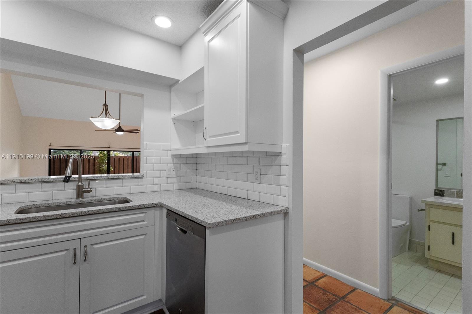 PINE ISLAND LAKES TOWNHOM - Residential Lease