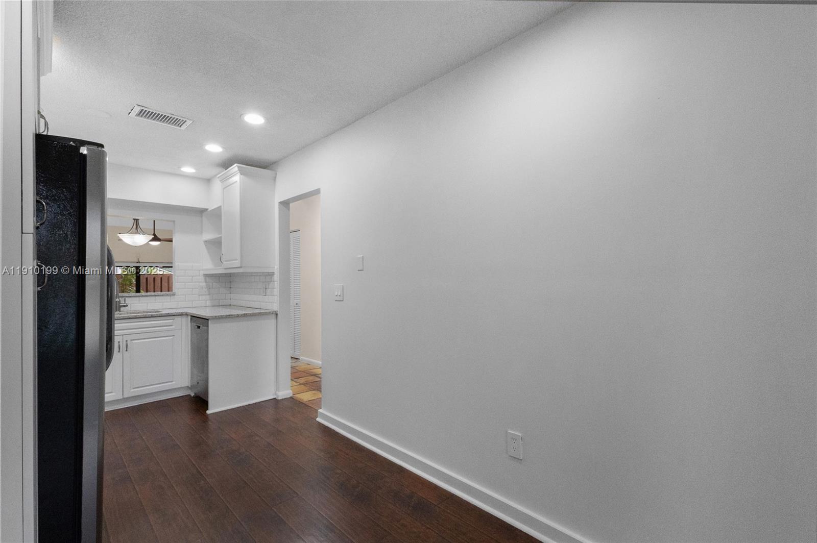 PINE ISLAND LAKES TOWNHOM - Residential Lease