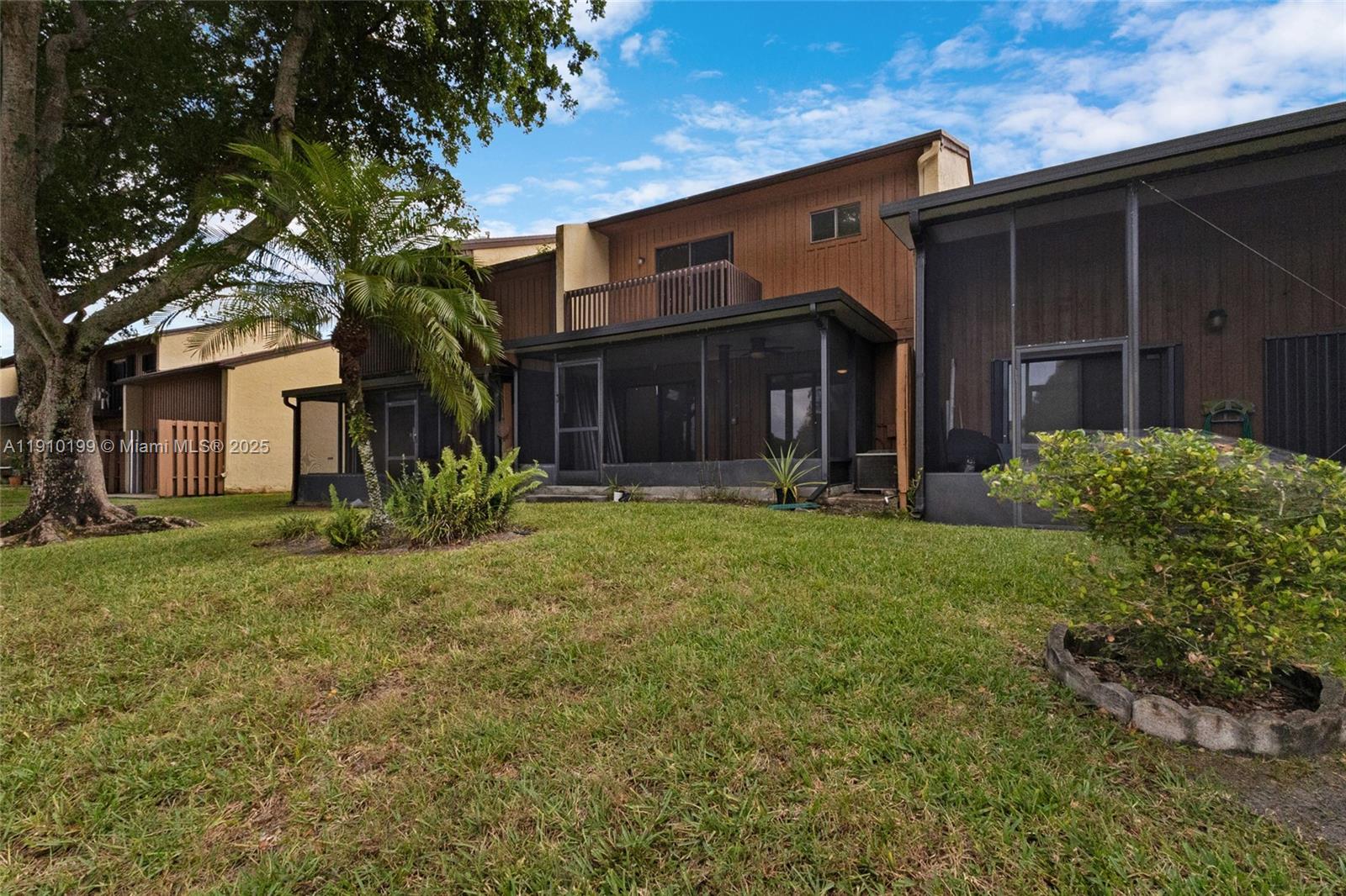 PINE ISLAND LAKES TOWNHOM - Residential Lease