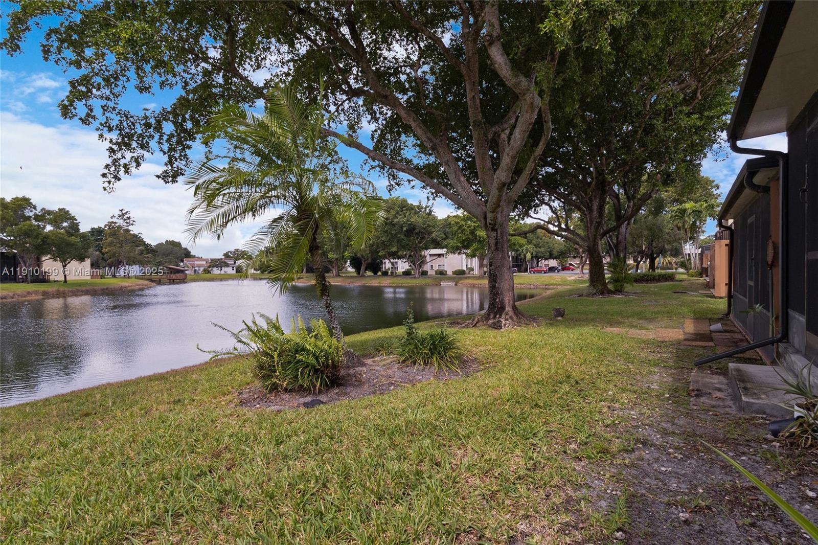 PINE ISLAND LAKES TOWNHOM - Residential Lease