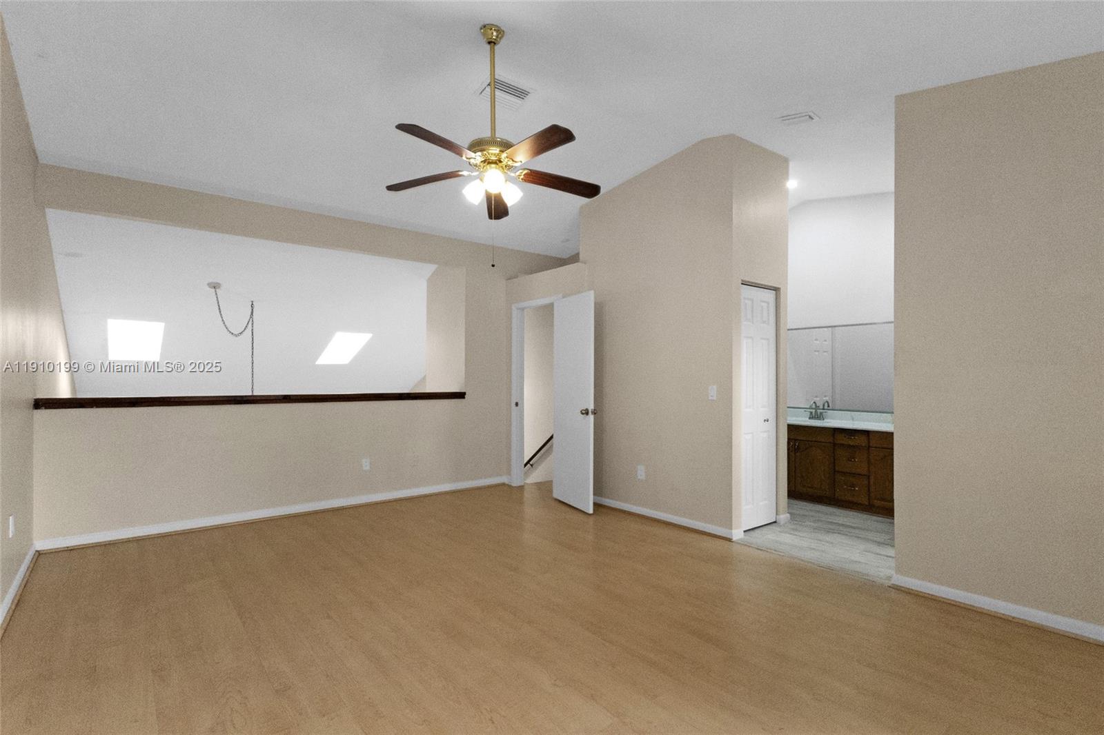 PINE ISLAND LAKES TOWNHOM - Residential Lease