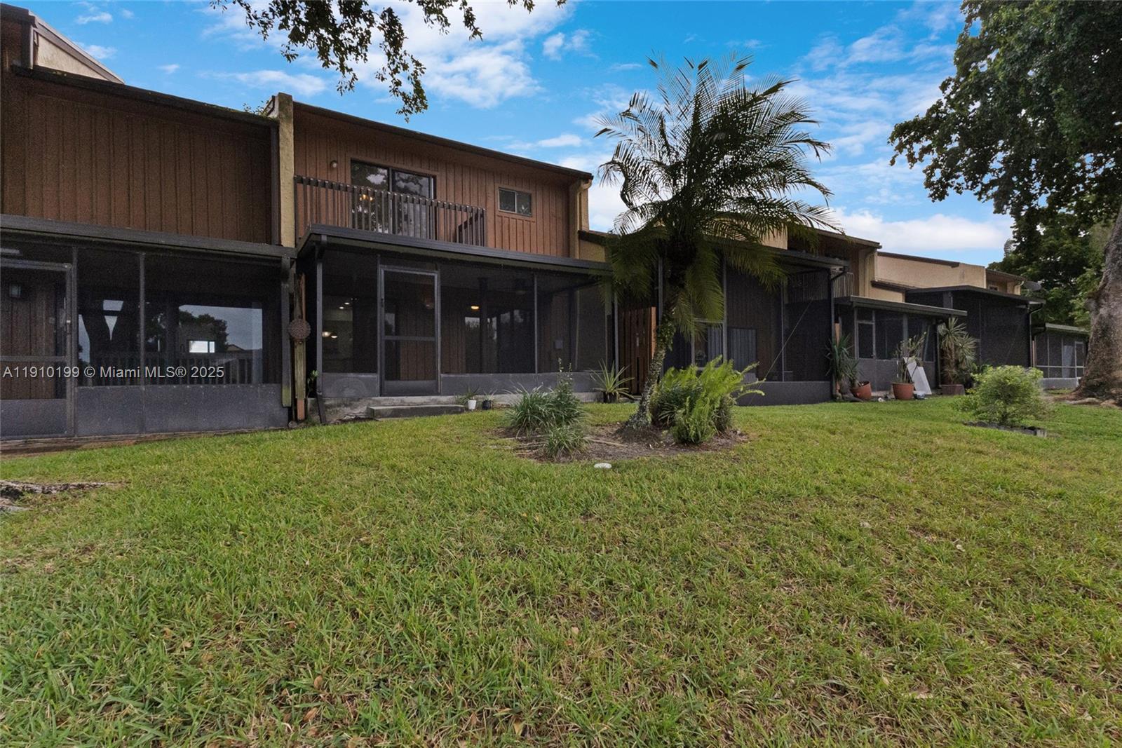 PINE ISLAND LAKES TOWNHOM - Residential Lease