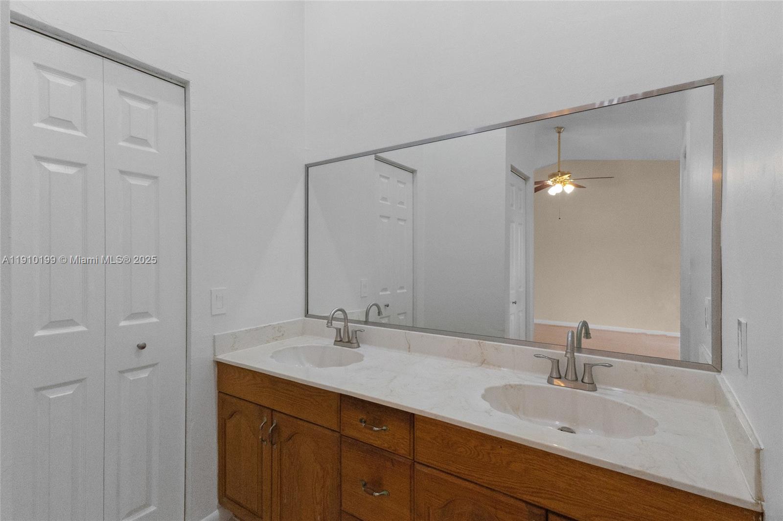 PINE ISLAND LAKES TOWNHOM - Residential Lease