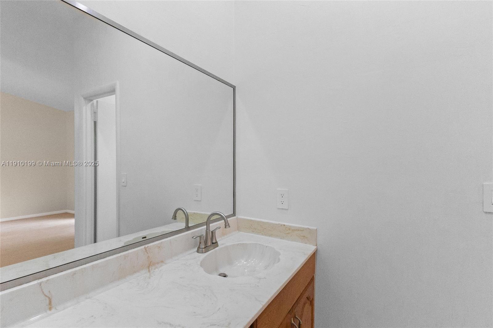 PINE ISLAND LAKES TOWNHOM - Residential Lease