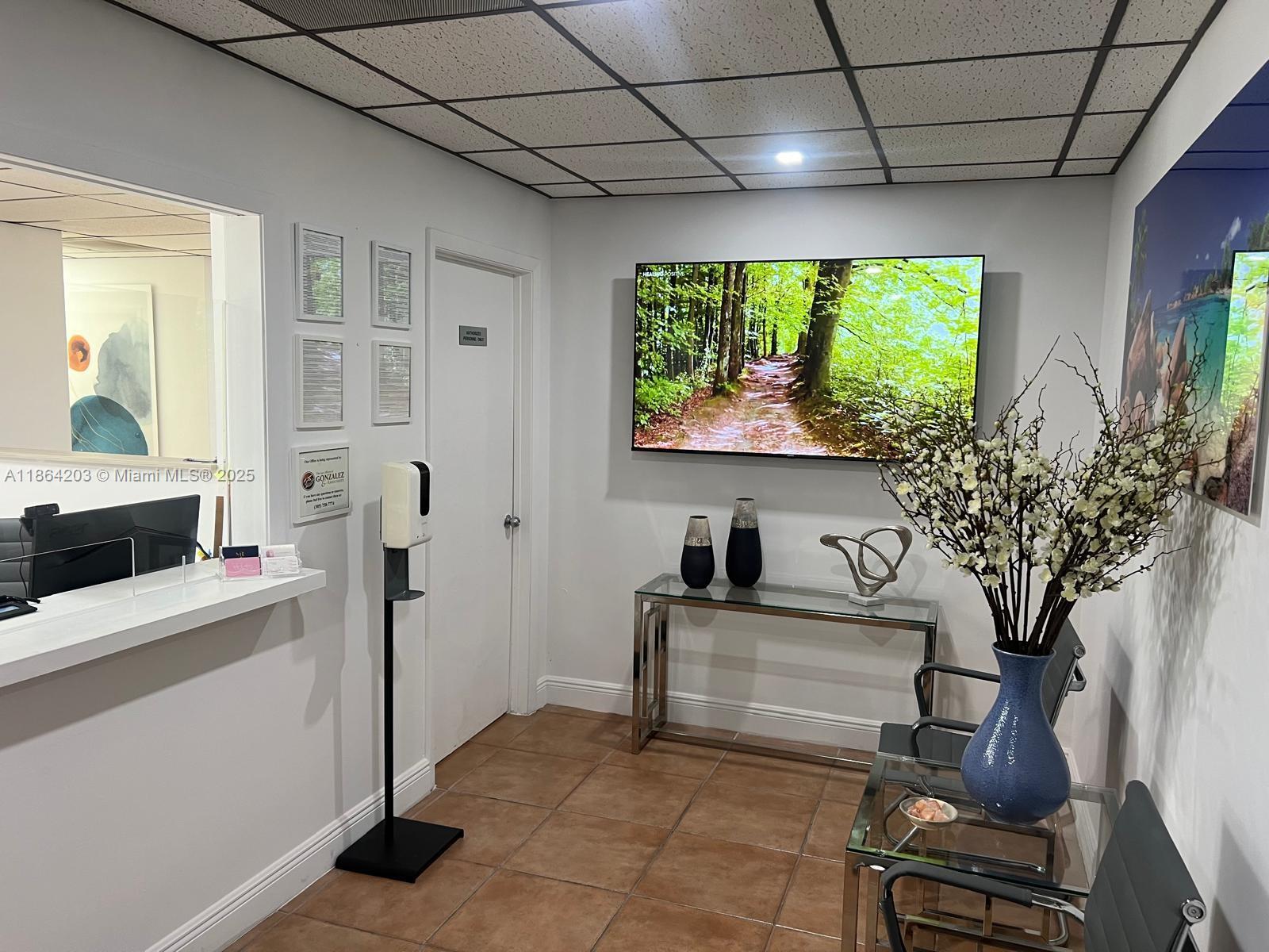 Beautiful office space that can be used for all and any type of job, whether its medical or business based