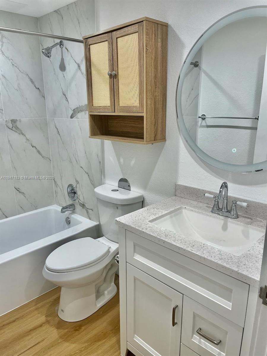 926 Michigan Ave 15