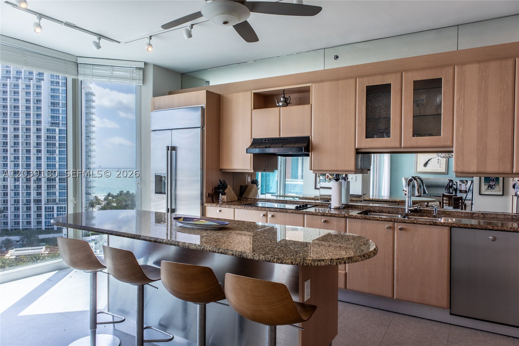 300 S Pointe Dr 1502