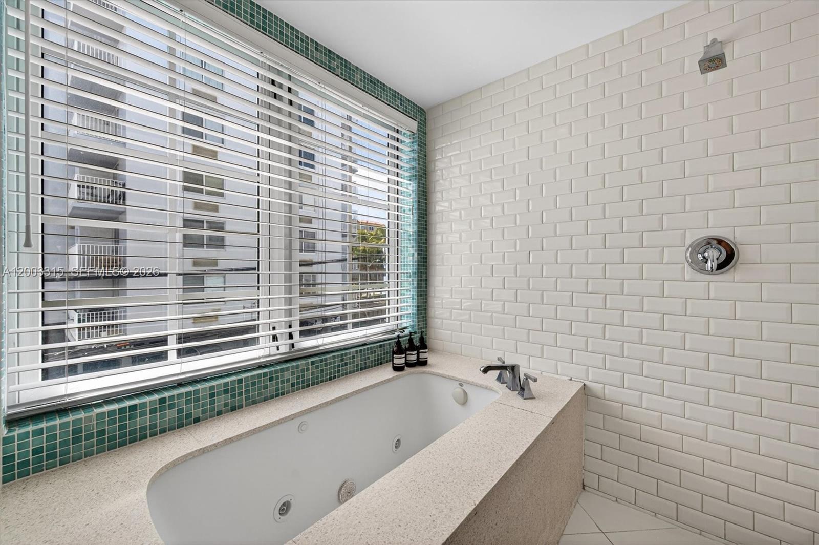 THE CARLYLE DECO HOTEL CO - Residential