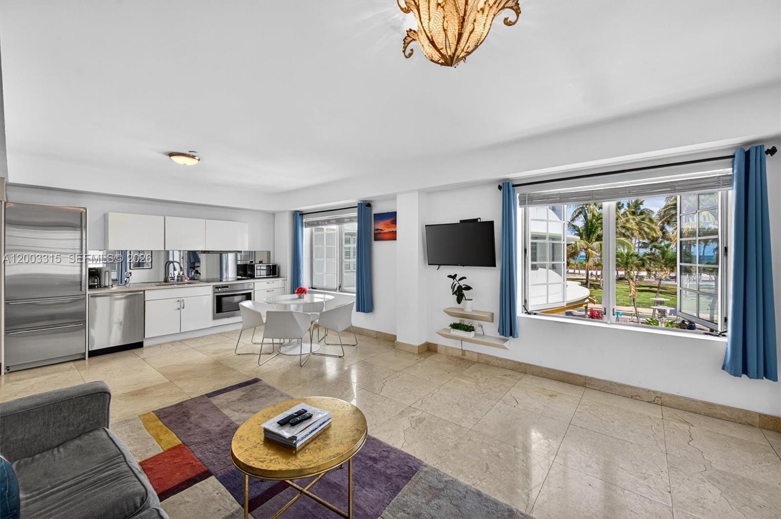 THE CARLYLE DECO HOTEL CO - Residential