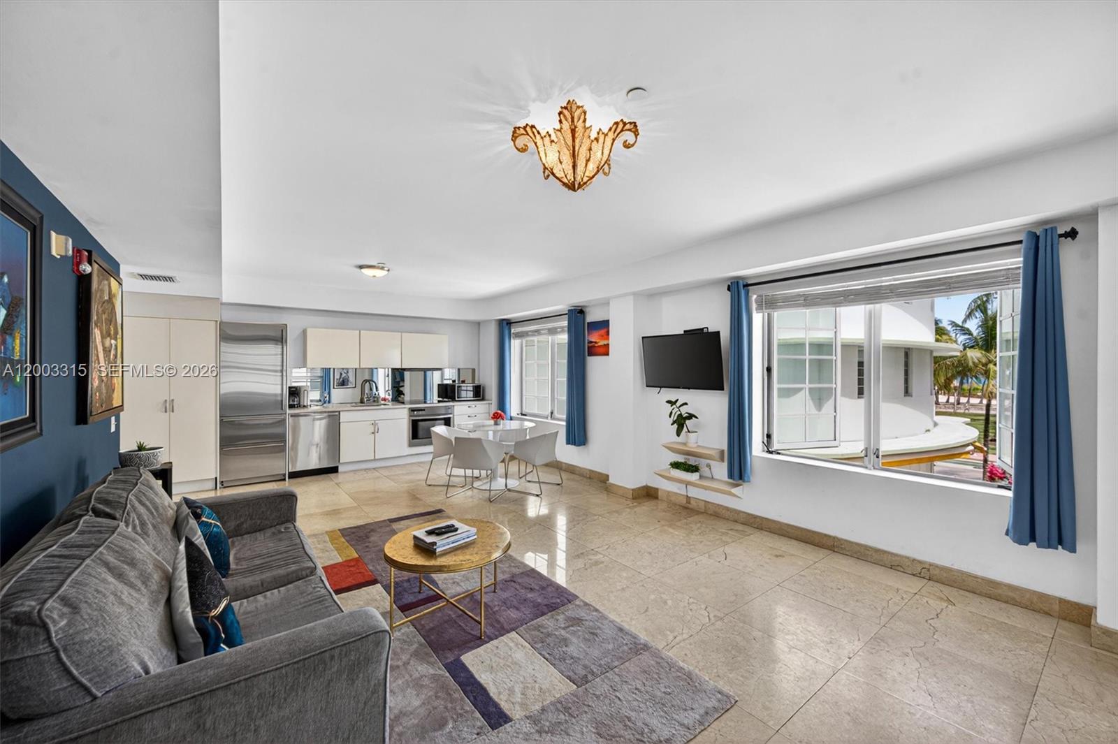 THE CARLYLE DECO HOTEL CO - Residential