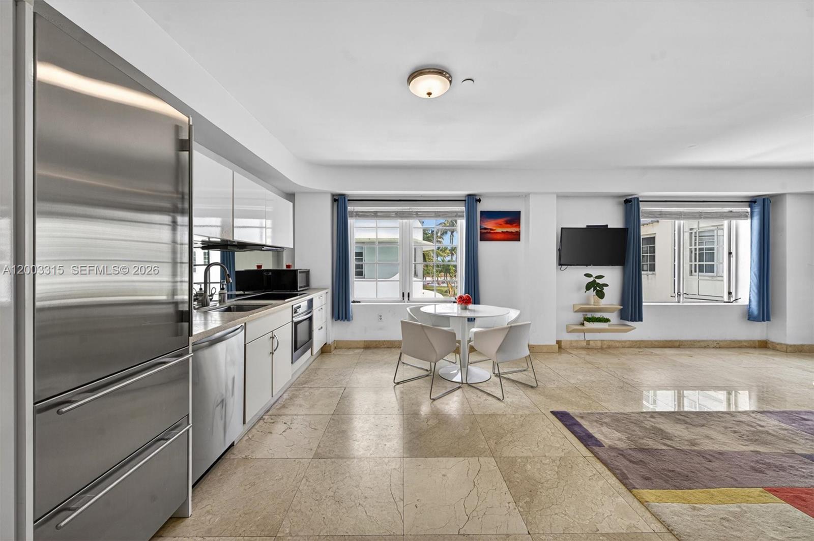 THE CARLYLE DECO HOTEL CO - Residential