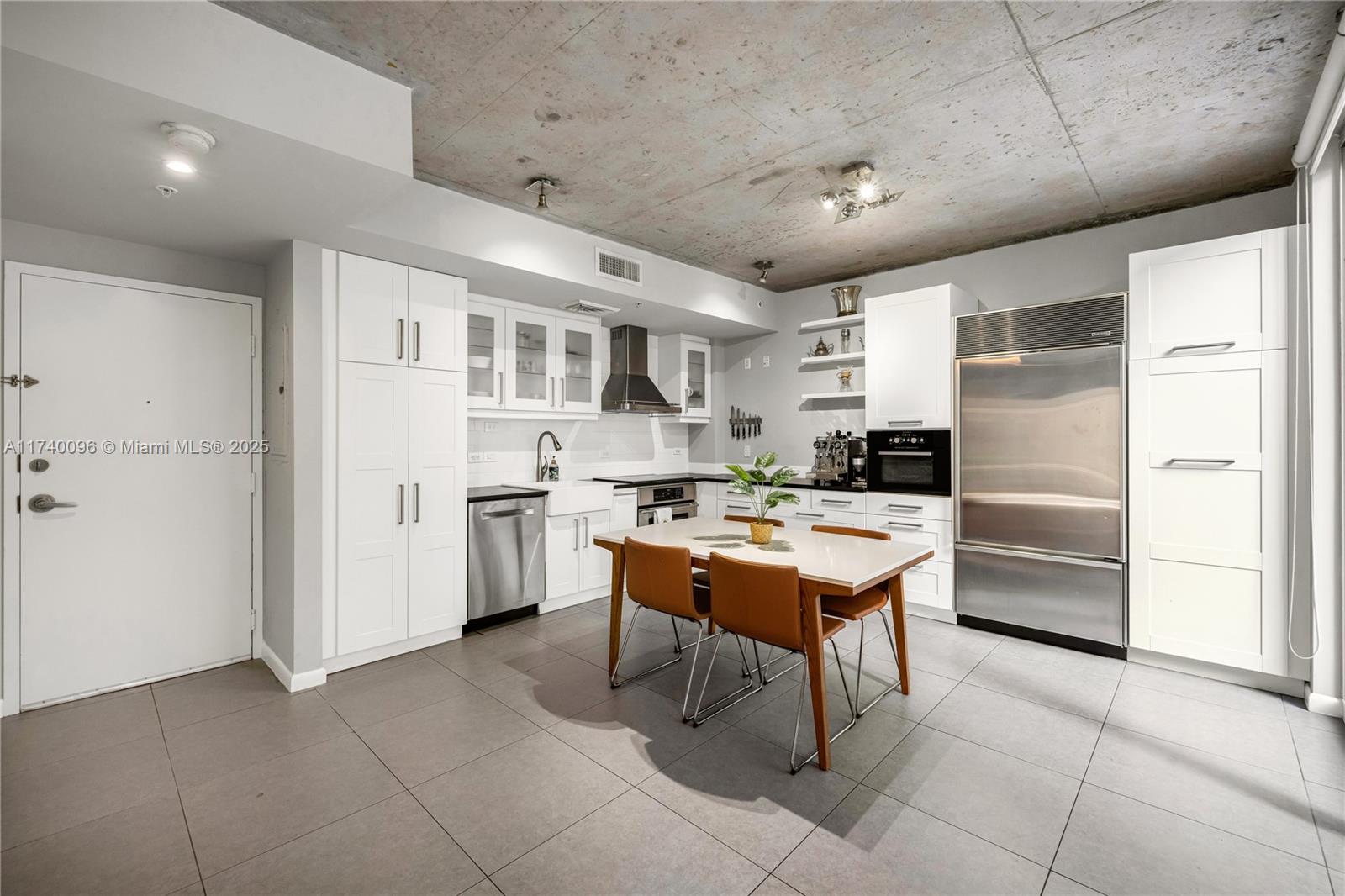 3451 NE 1st Ave PM08