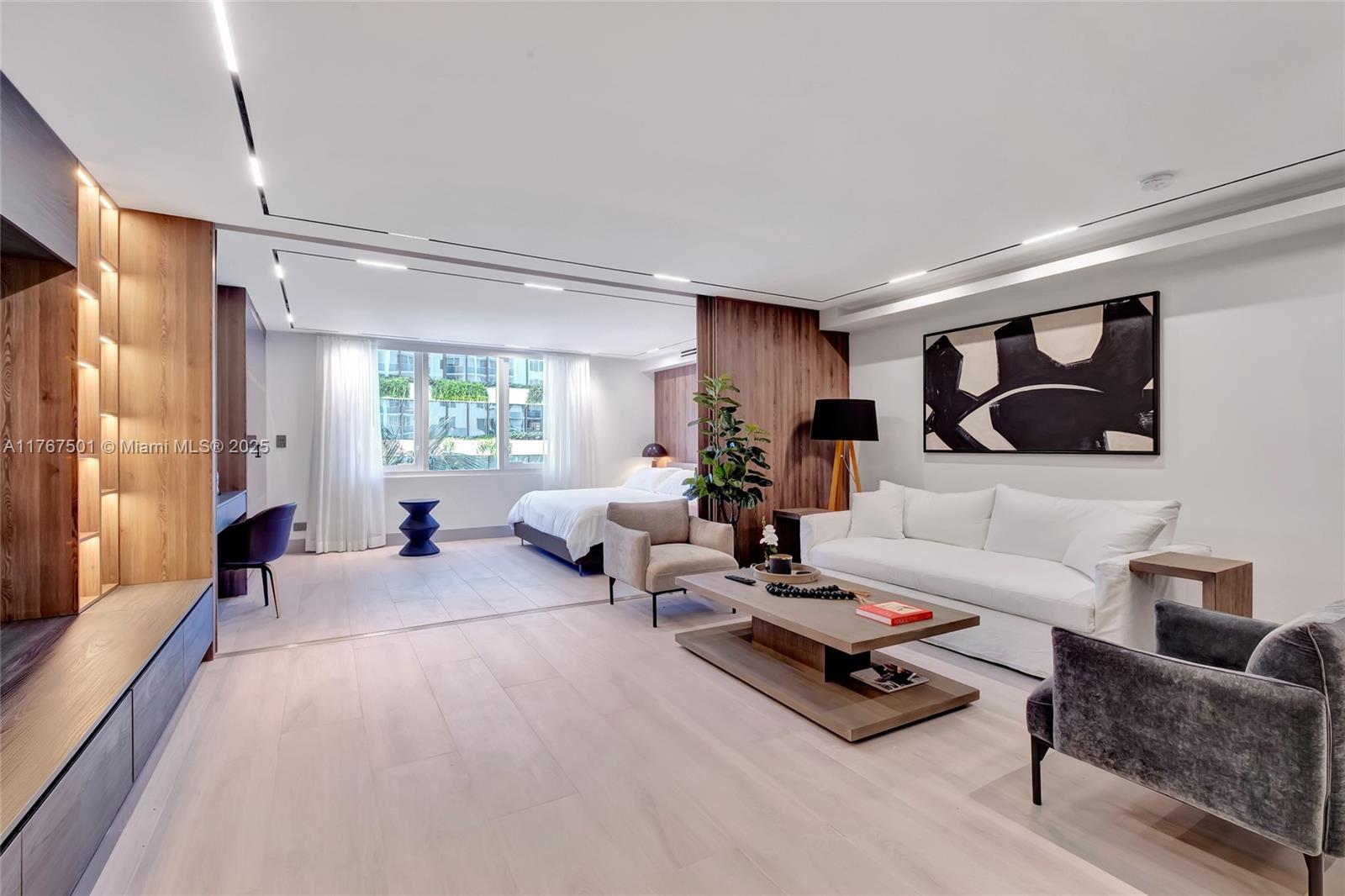 2301 Collins Ave 432