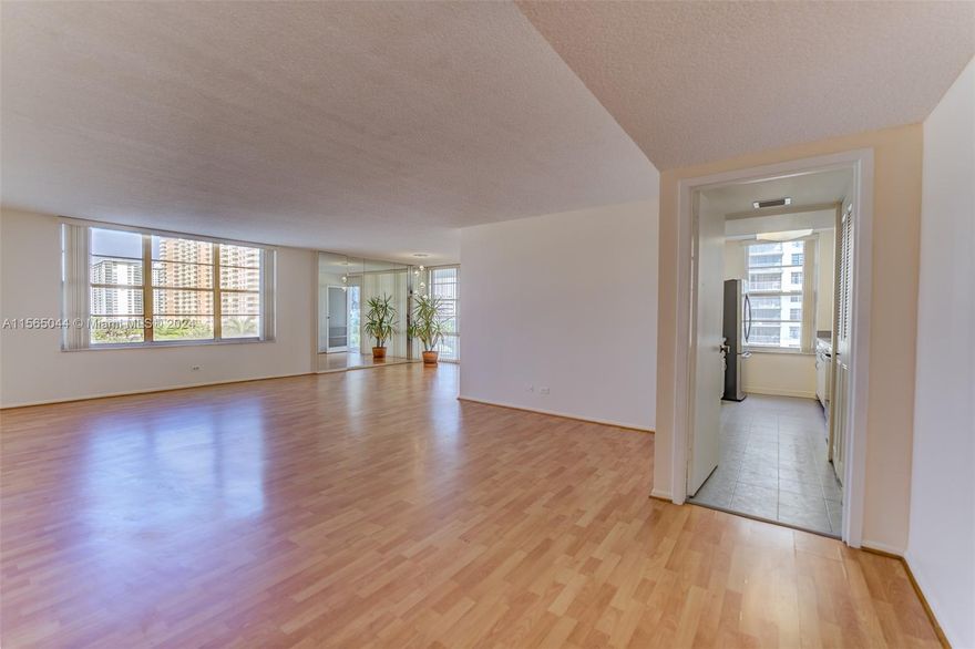 BEAUTIFUL 2BED/2BATH UNIT IN THE HEART OF SUNNY ISLES WITH THE WRAP-AROUND BALCONY. THE BUILDING HAS A SPA, FITNESS ROOM, BILLIARDS ROOM, TENNIS, POOL, GUARDED GATE, 24HRS LOBBY ATTENDANT. BUILDING LOCATED ACROSS THE STREET FROM THE OCEAN. WALKING DISTANCE TO THE BEACH, SHOPPING PLAZA, RESTAURANTS, SCHOOL, AND OTHER AMENITIES. CLOSE TO BAL HARBOR SHOPS AND AVENTURA MALL.