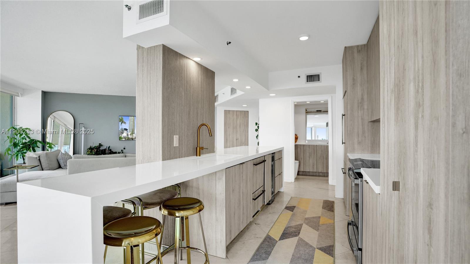 ST TROPEZ OCEAN CONDO - Residential