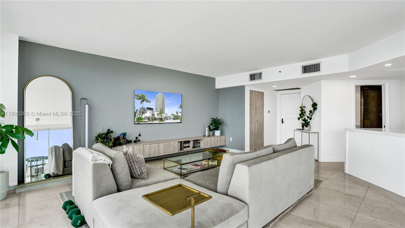 ST TROPEZ OCEAN CONDO - Residential