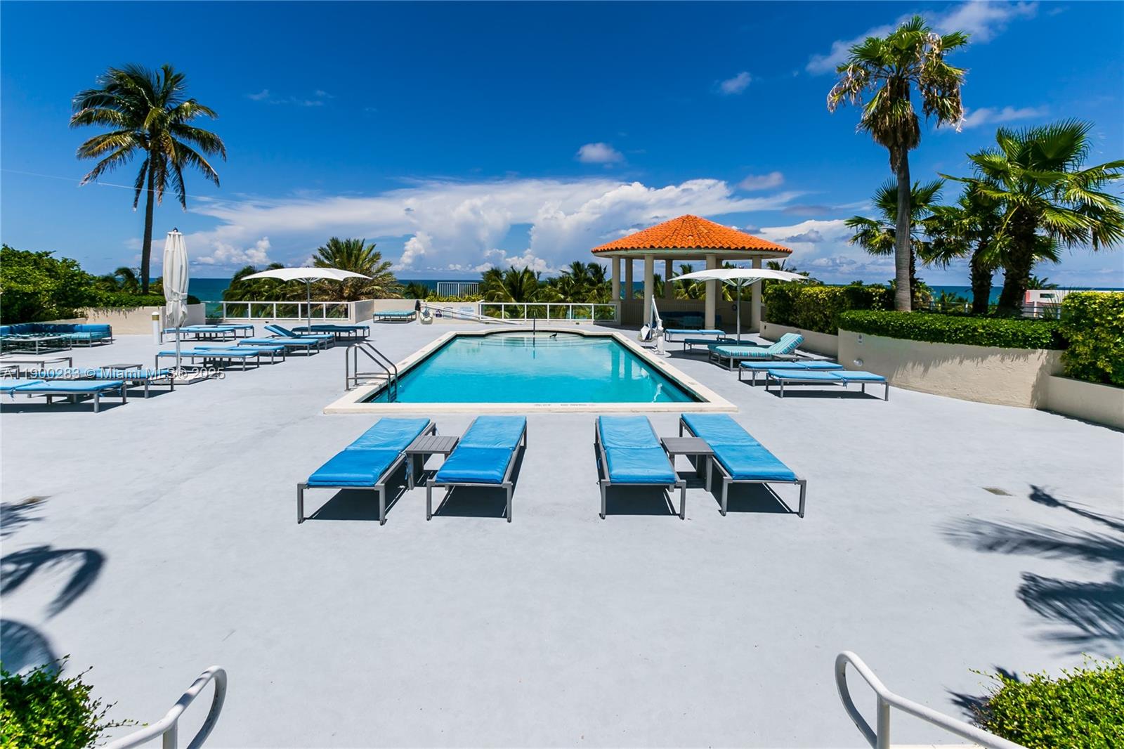 ST TROPEZ OCEAN CONDO - Residential
