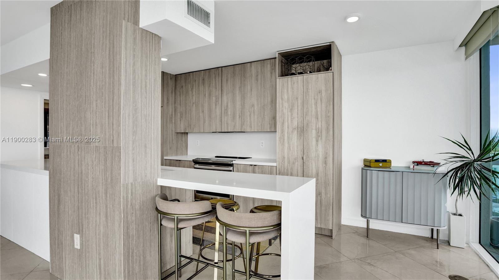 ST TROPEZ OCEAN CONDO - Residential