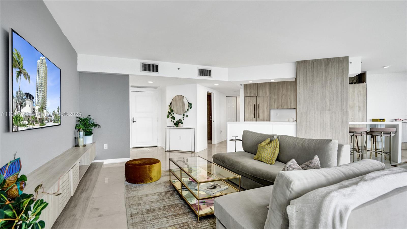 ST TROPEZ OCEAN CONDO - Residential