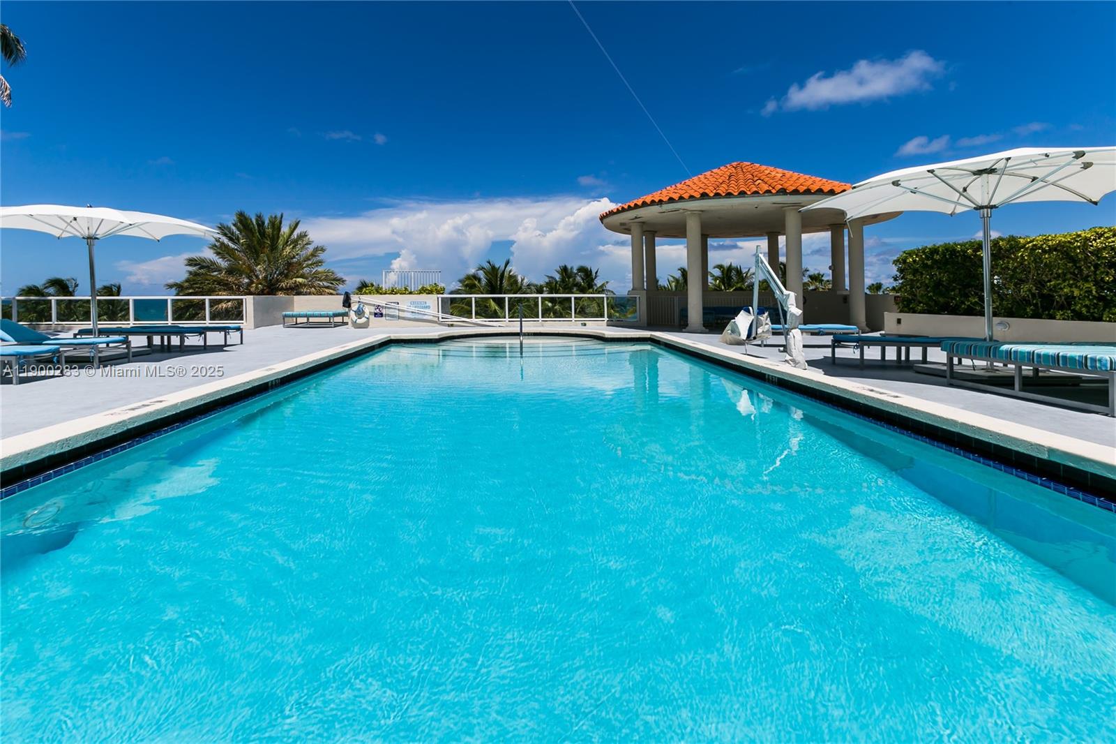 ST TROPEZ OCEAN CONDO - Residential