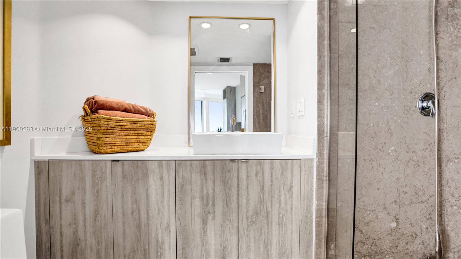 ST TROPEZ OCEAN CONDO - Residential