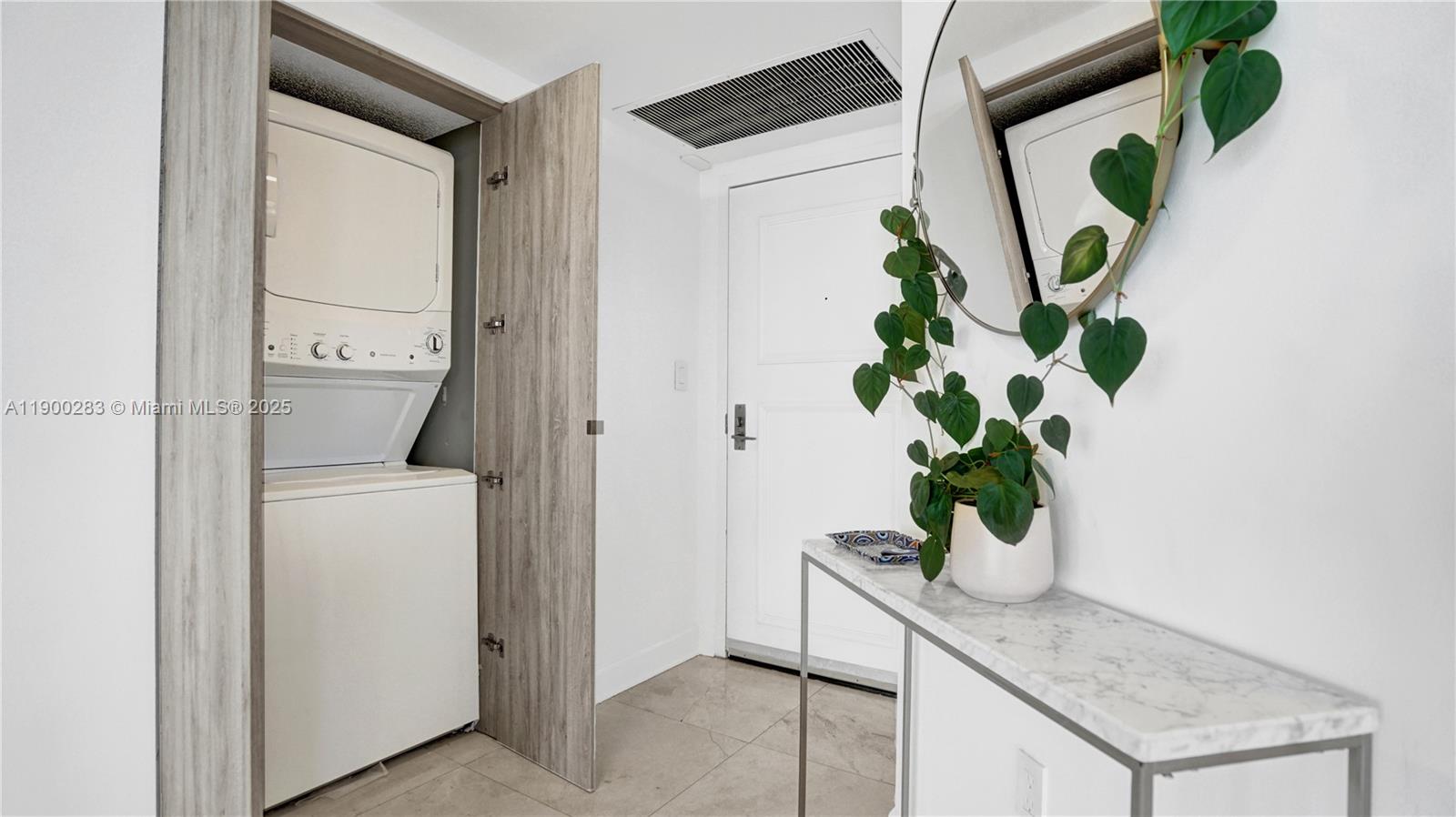 ST TROPEZ OCEAN CONDO - Residential