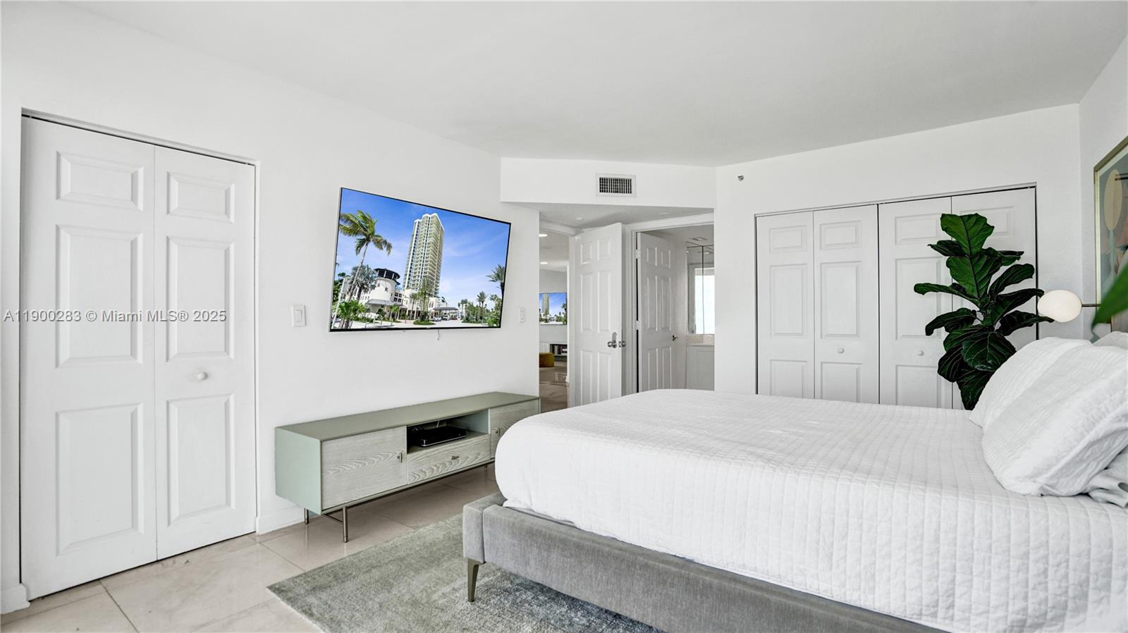 ST TROPEZ OCEAN CONDO - Residential