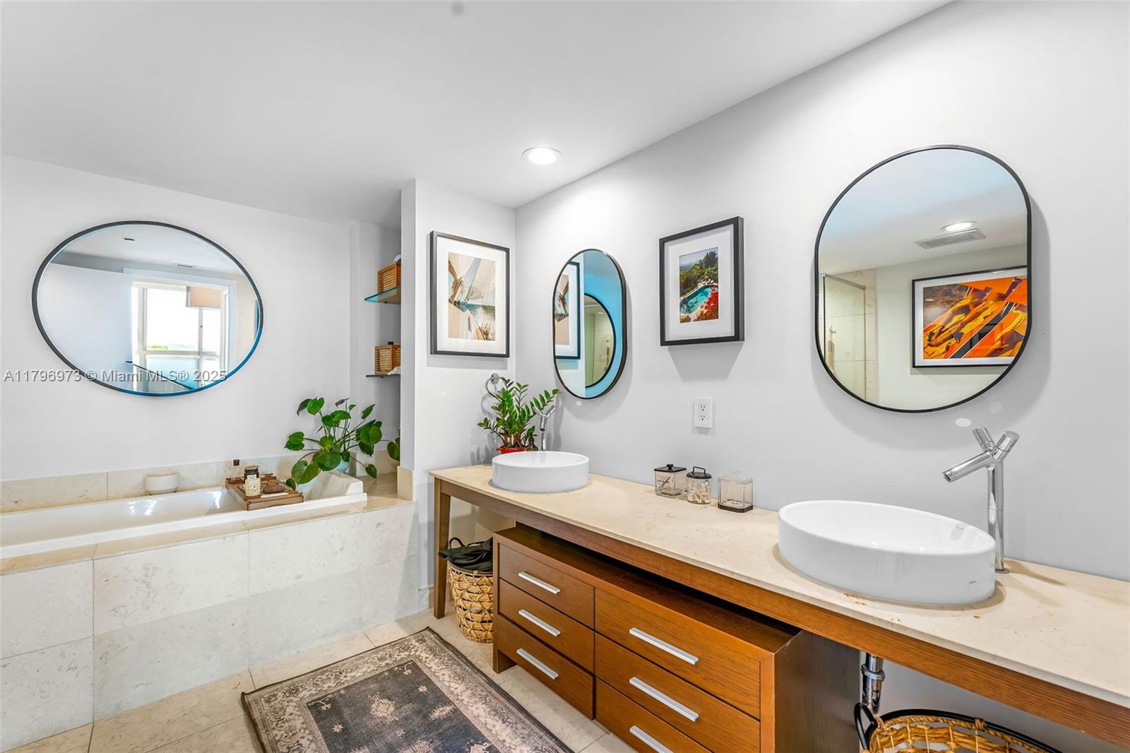 ICONBRICKELL CONDO NO 1 - Residential Lease