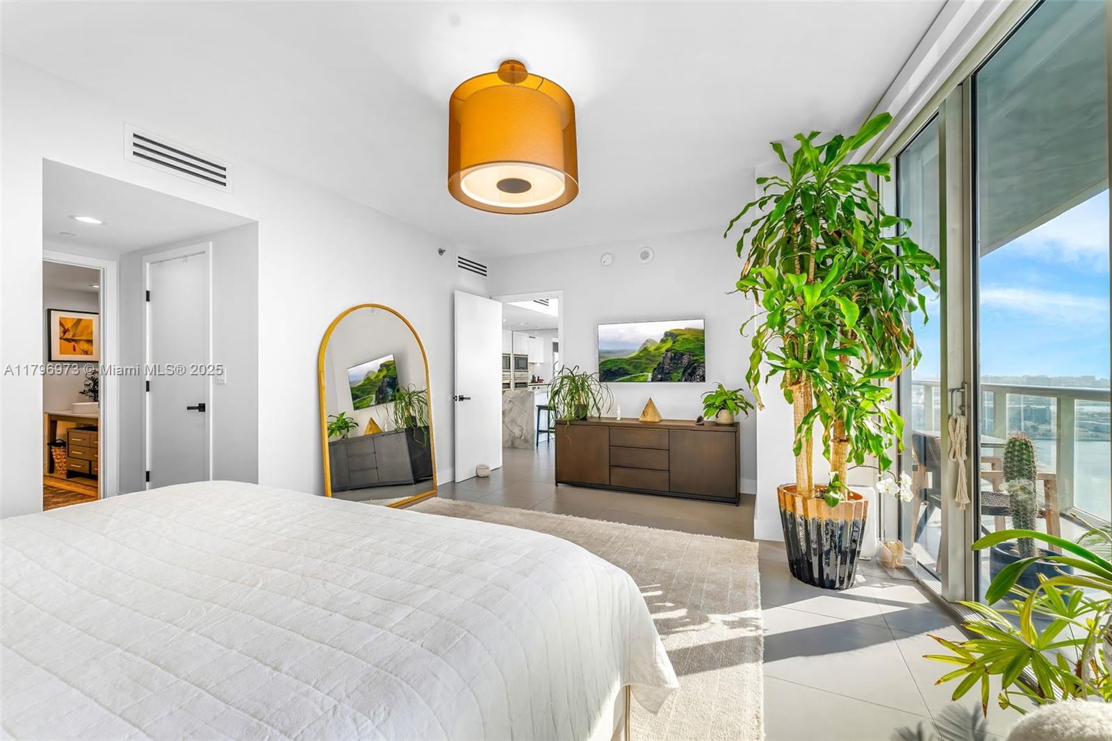 ICONBRICKELL CONDO NO 1 - Residential Lease